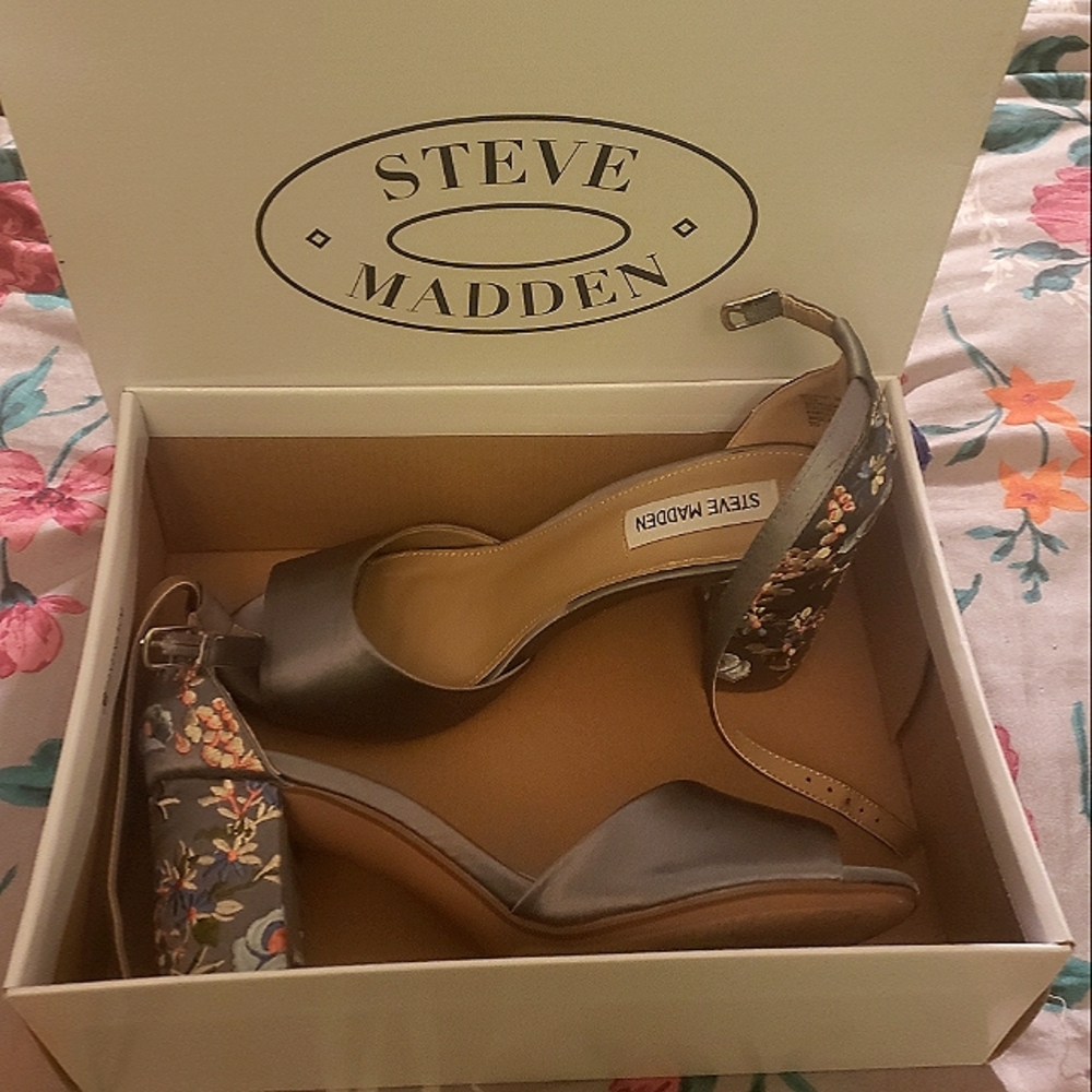 Steve Madden Delilah Blue Satin NEW IN BOX